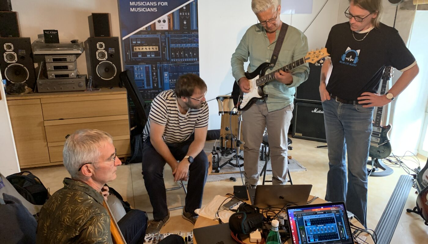 Guitar players (friendly) invasion at the Blue Cat Audio secret lab!